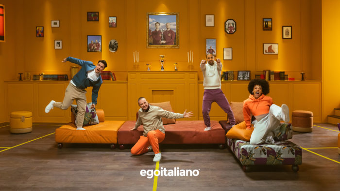 egomag egoitaliano 6 cose che puoi fare sul divano (anche se ti hanno sempre detto di non farle)